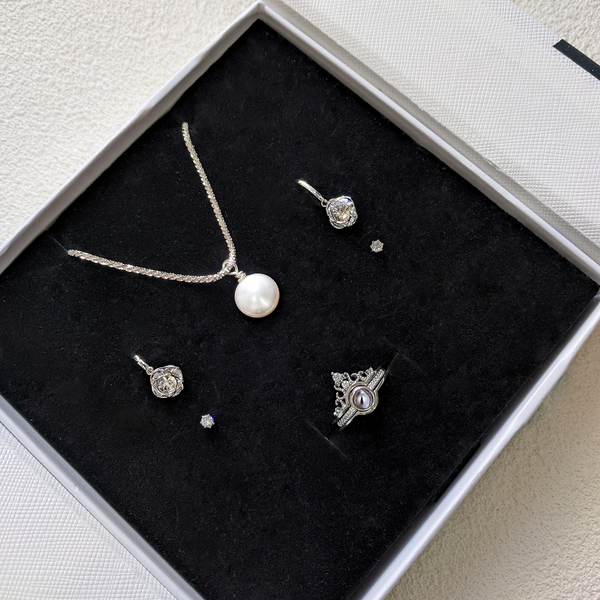 Three piece set of small light bulb flat pearl pendant