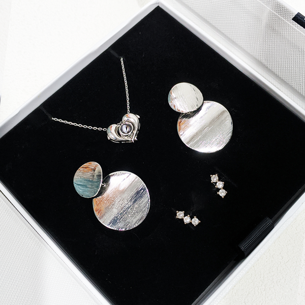 Silver Dolphin Love Pendant Projection Three Piece Set